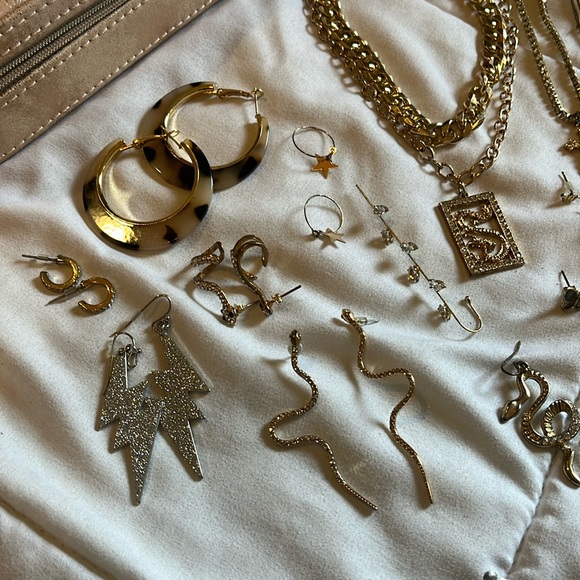 Kendra Scott Phoenix Ring + Accessory Bundle - Picture 3 of 6